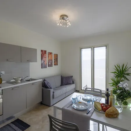 Lejlighed Gloria Del Mare - Schwimmbad Mit Meerblick By Interhome *