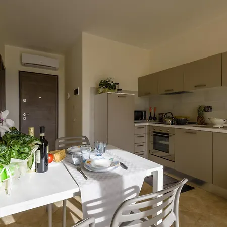 Gloria Del Mare - Schwimmbad Mit Meerblick By Interhome