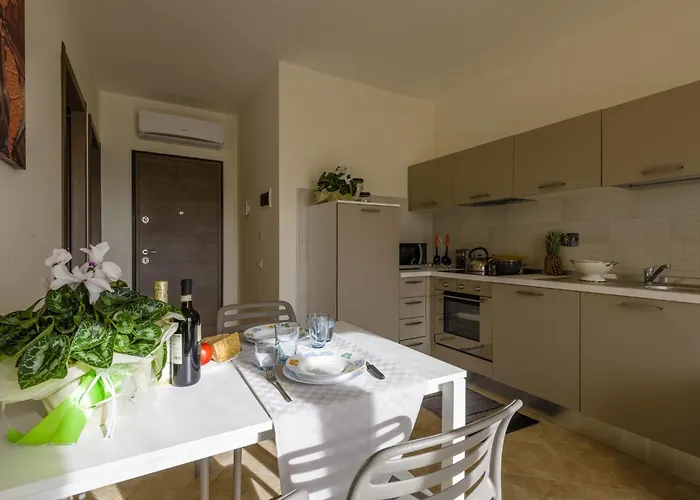 Gloria Del Mare - Schwimmbad Mit Meerblick By Interhome
